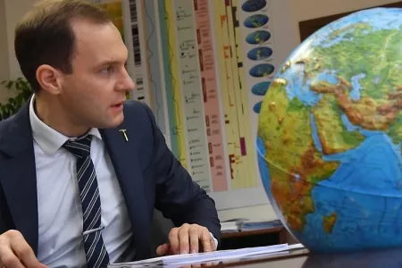 Врио главы Роснедр Евгений Петров рассказал в интервью "Коммерсанту" о запасах, лицензиях и конфликтах: «Много лет наблюдается тренд на общее снижение объемов геологоразведочных работ»